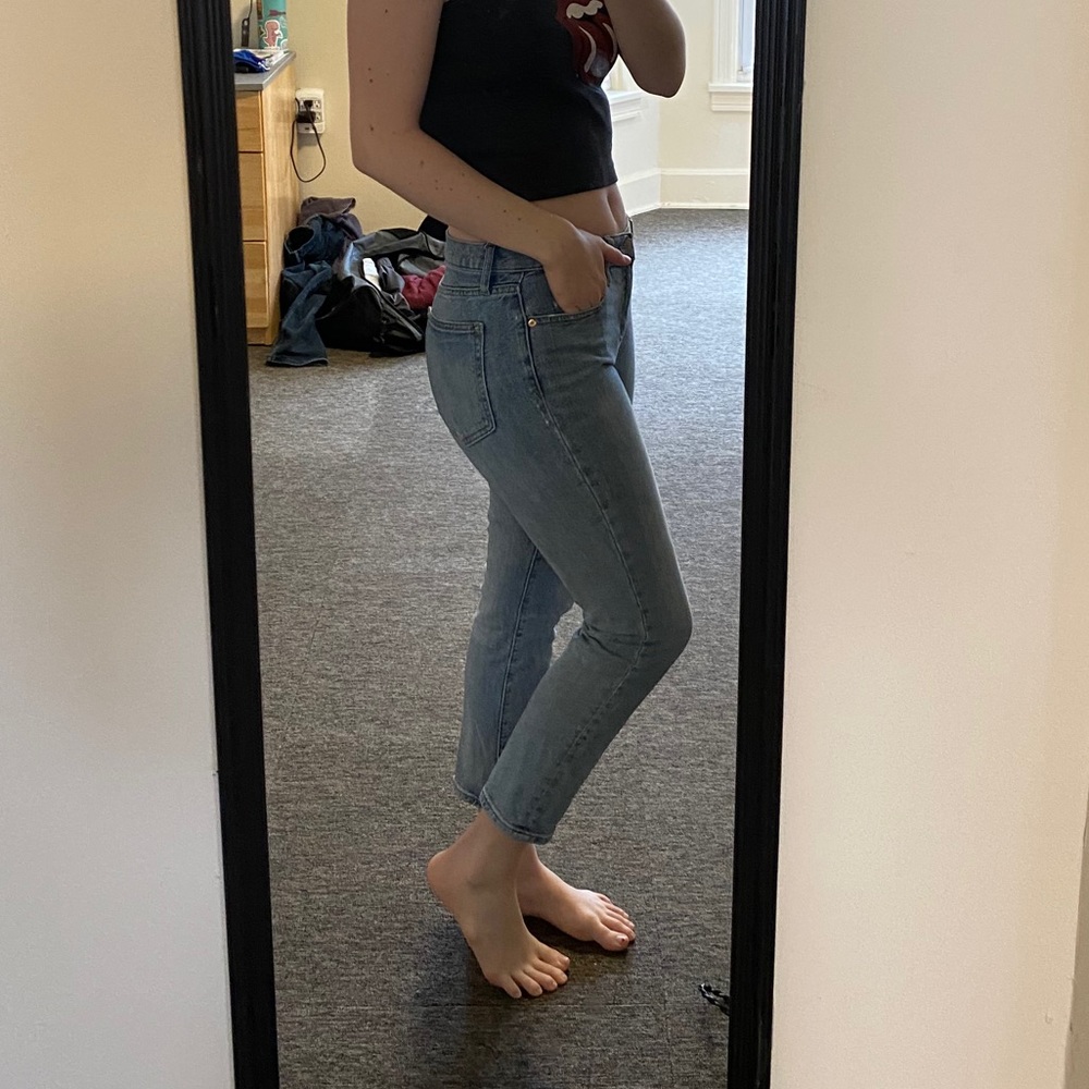 Gap light-wash mid-rise boyfriend jeans size 28